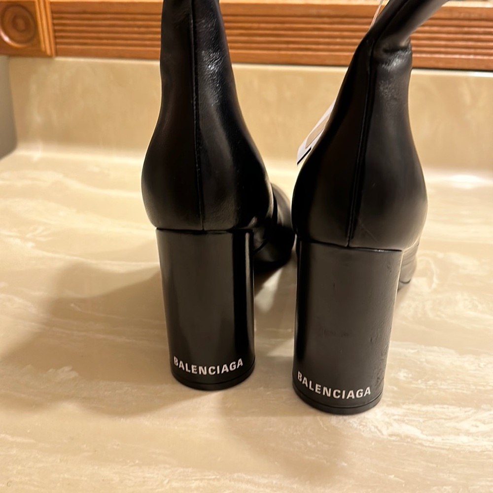 Brand New Balenciaga Boots sz 40 Black Logo
